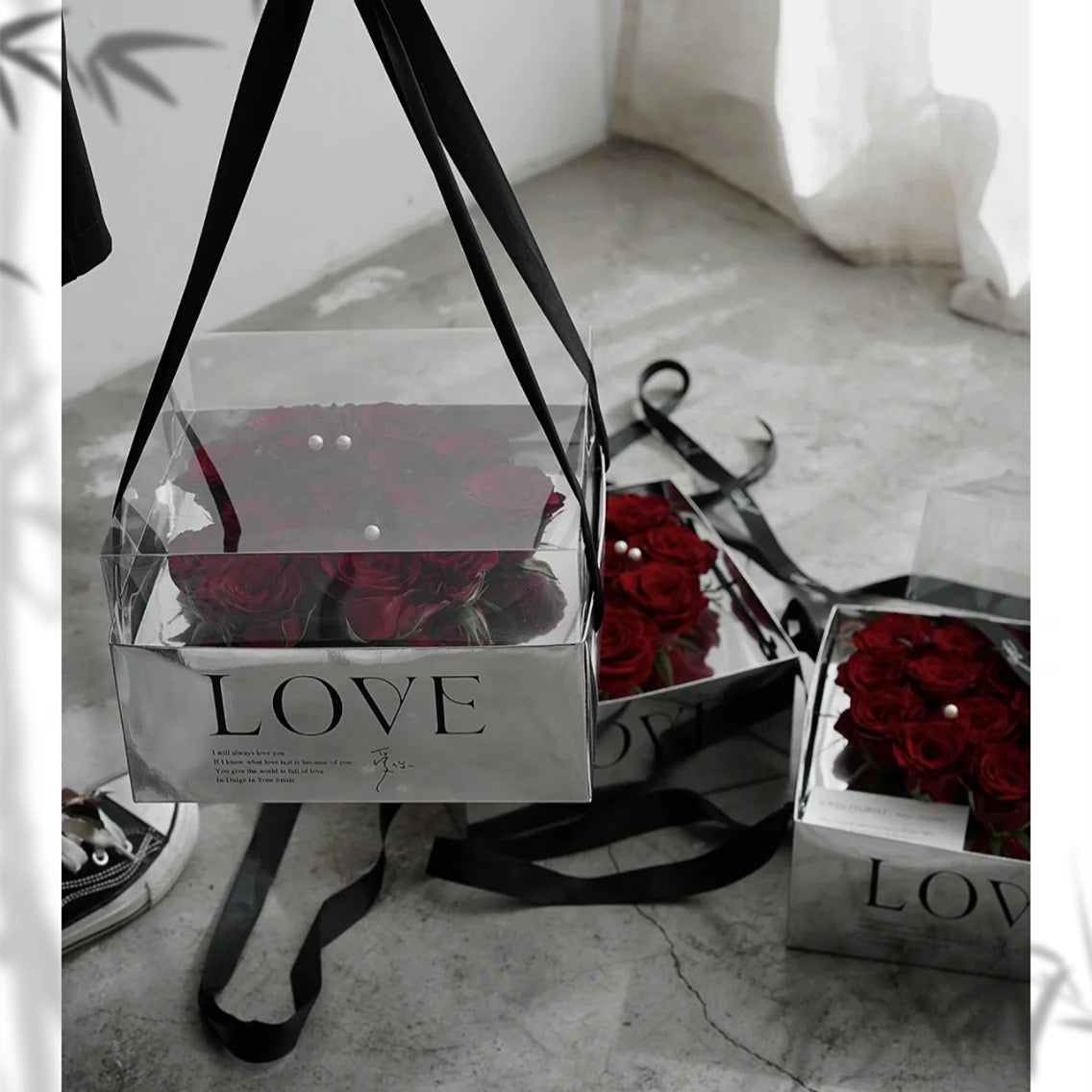 [FRESH FLOWER] Valentine's Heart Shaped Ecuador Red Roses Chrome Gift Box